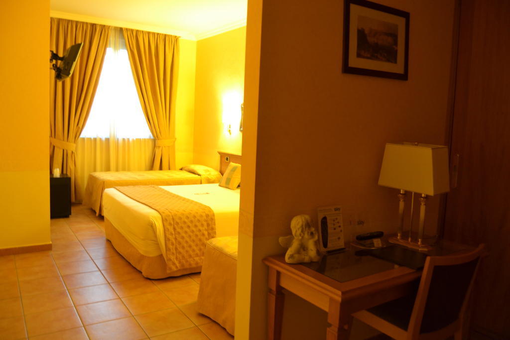Seccy Hotel Boutique Art & Museum Φιουμιτσίνο Δωμάτιο φωτογραφία