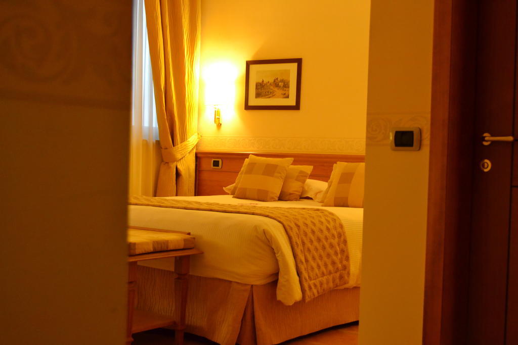 Seccy Hotel Boutique Art & Museum Φιουμιτσίνο Δωμάτιο φωτογραφία