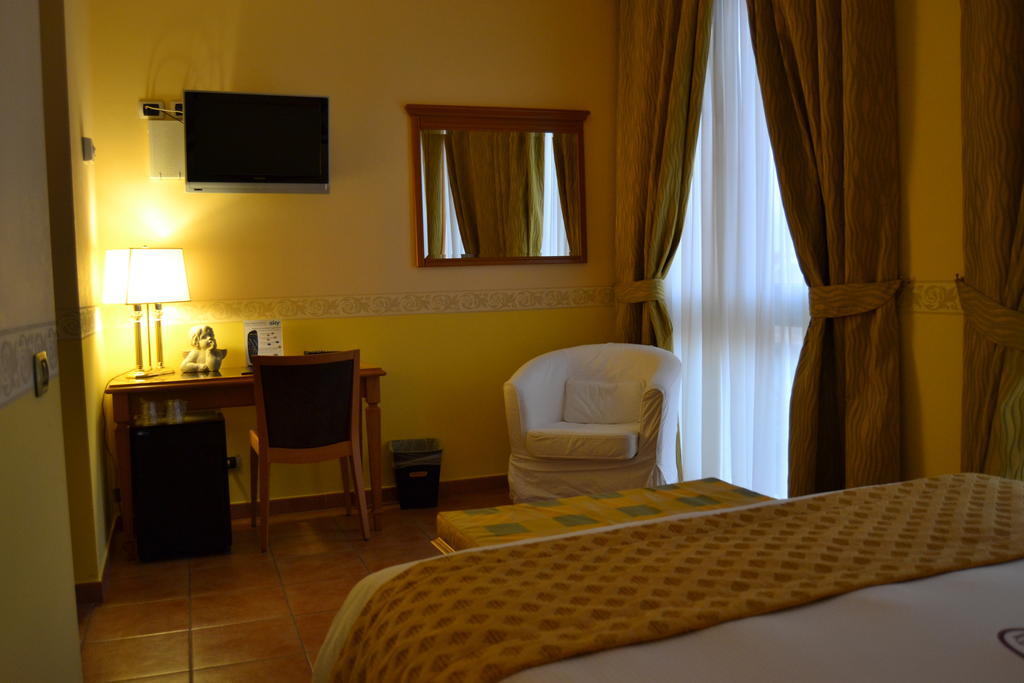 Seccy Hotel Boutique Art & Museum Φιουμιτσίνο Δωμάτιο φωτογραφία